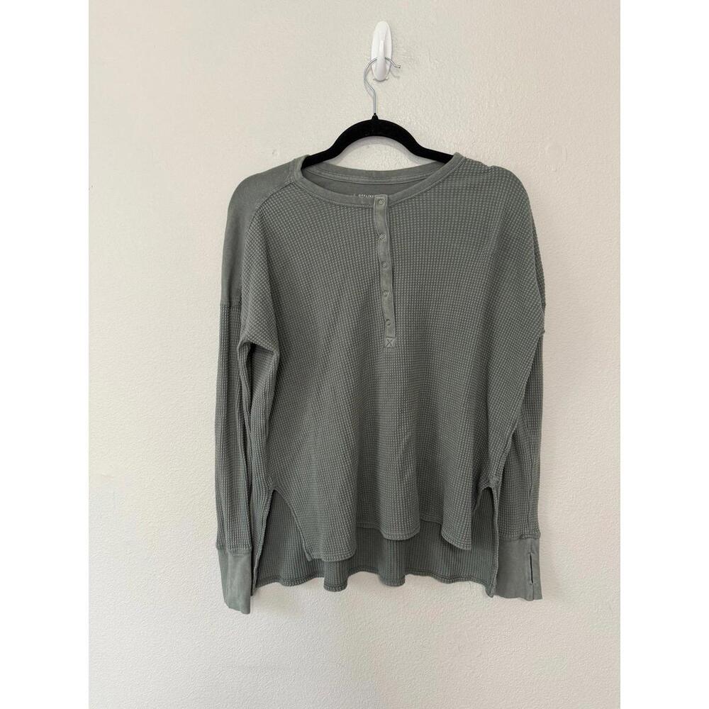 Aerie offline waffle long sleeve size small 
Water mark on back (not treated)